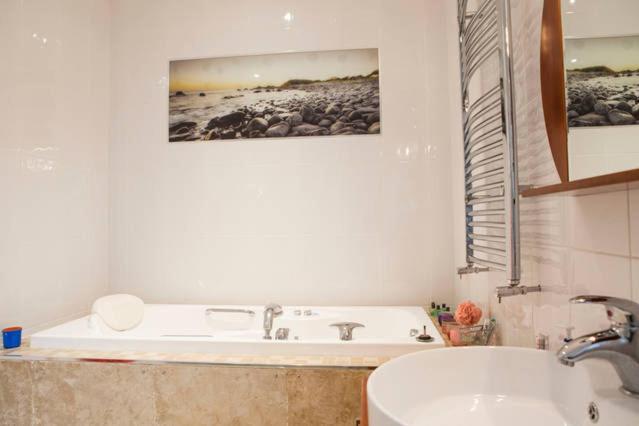 Arvalee Retreat With Outdoor Hottub Bed & Breakfast Omagh Bagian luar foto